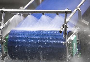 Limpeza das esteiras transportadoras Limpeza das esteiras transportadoras